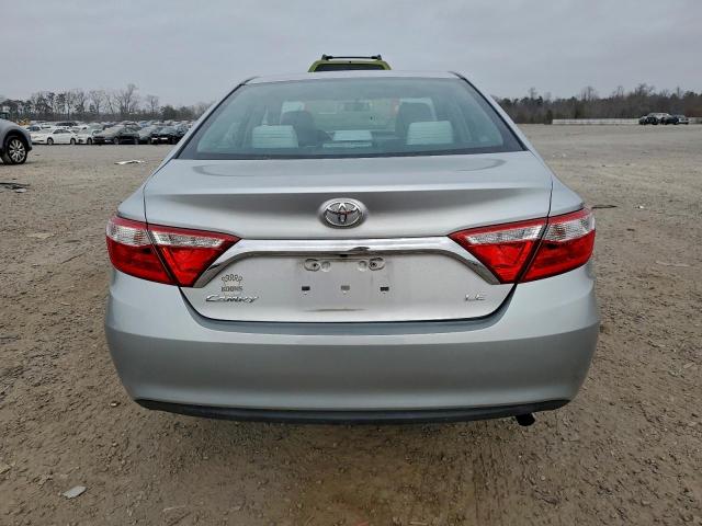 Toyota Camry Le Image 7