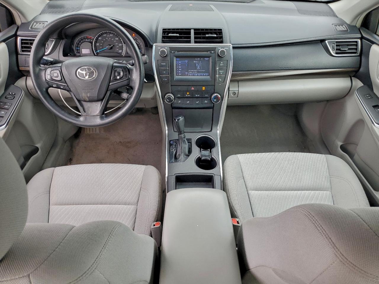 Toyota Camry Le Image 8