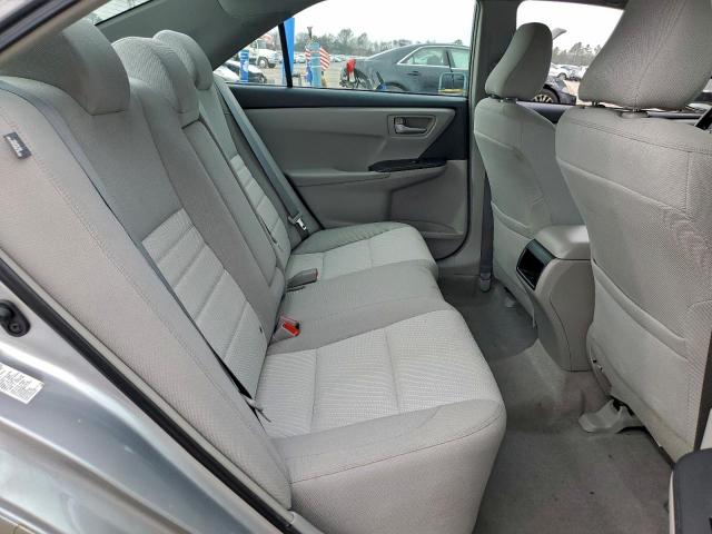 Toyota Camry Le Image 9