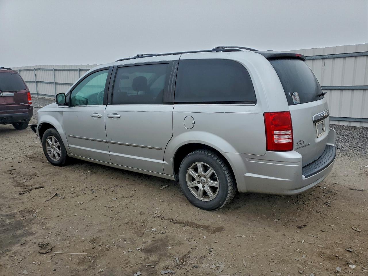 Chrysler Minivan Touring Image 3