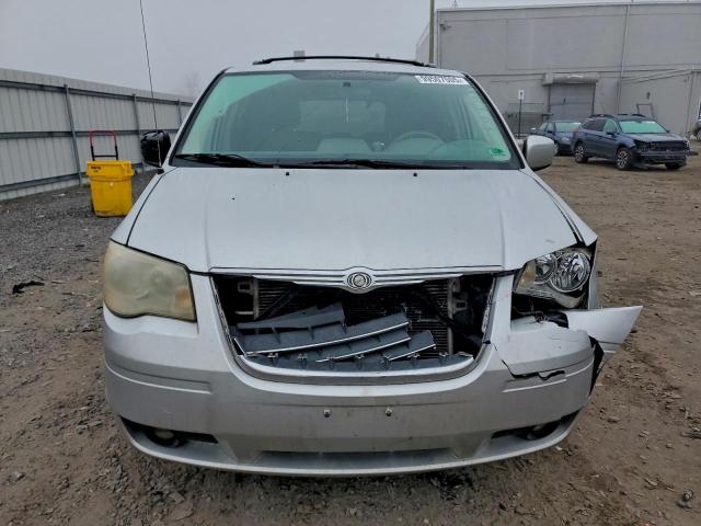 Chrysler Minivan Touring Image 9