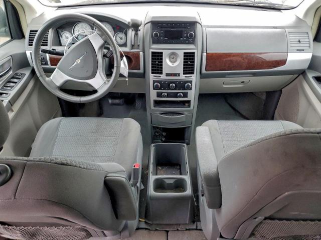 Chrysler Minivan Touring Image 8