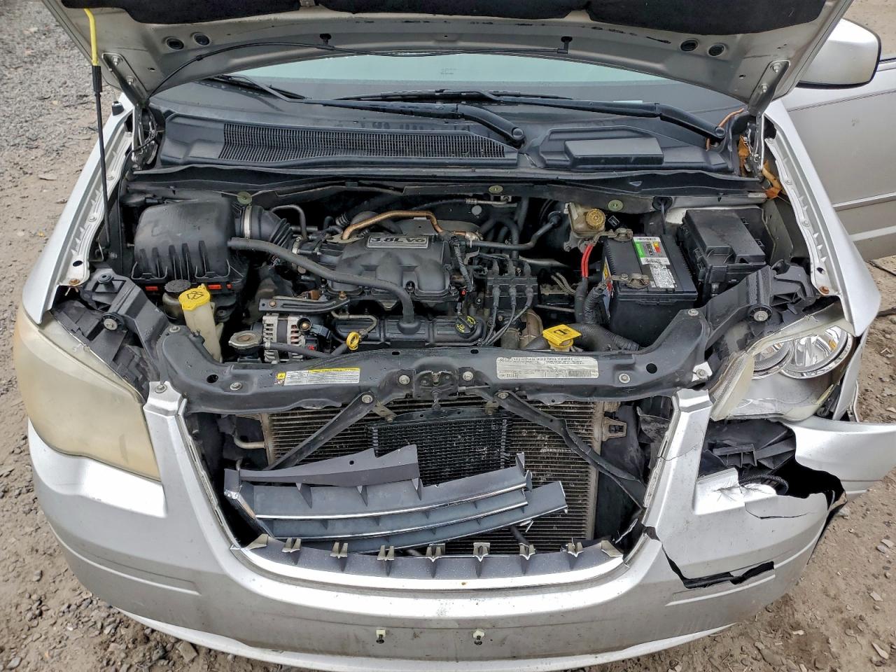 Chrysler Minivan Touring Image 10