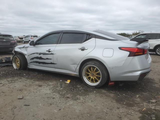 Nissan Altima S Image 2