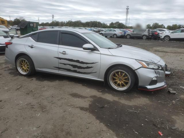 Nissan Altima S Image 9