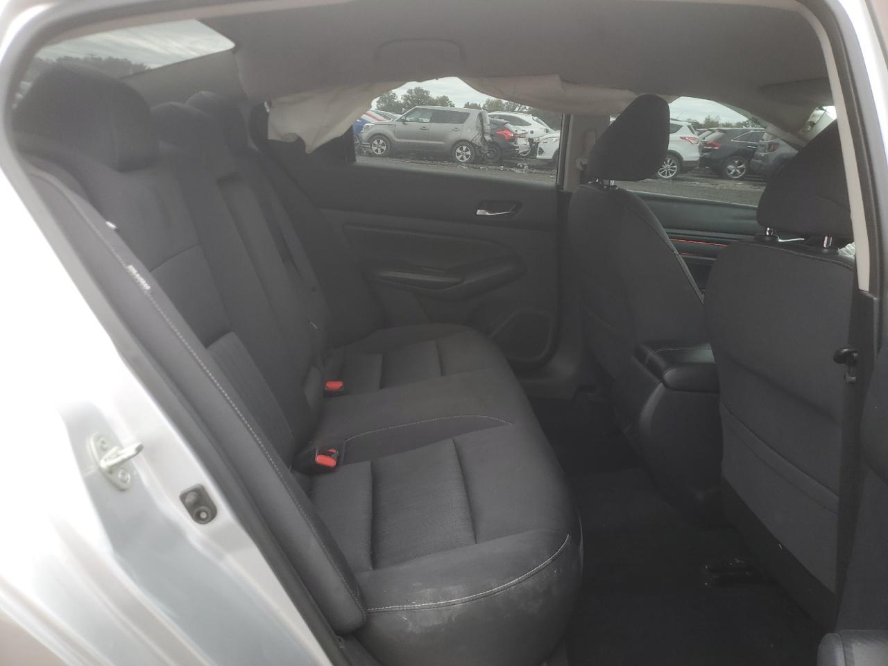 Nissan Altima S Image 7