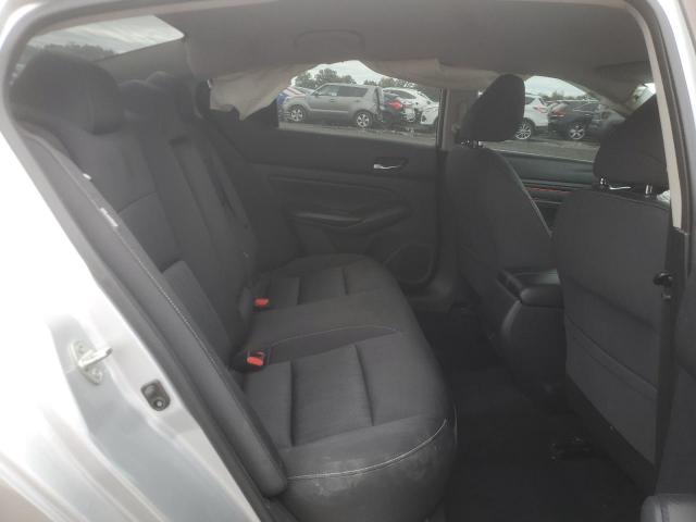 Nissan Altima S Image 7