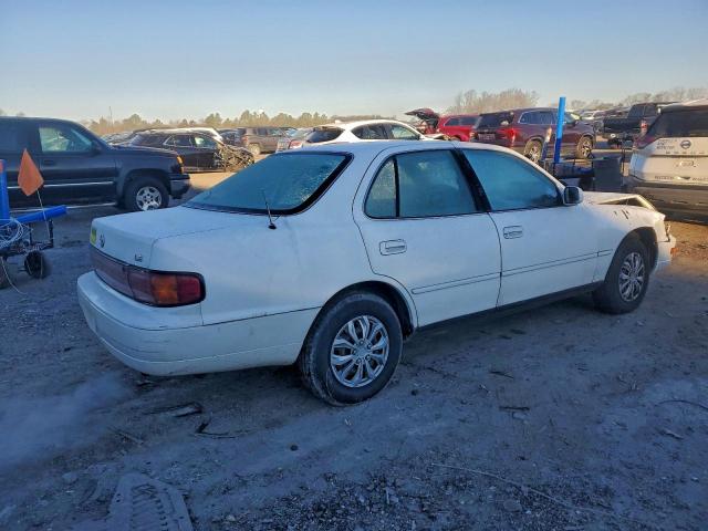 Toyota Camry Le Image 2