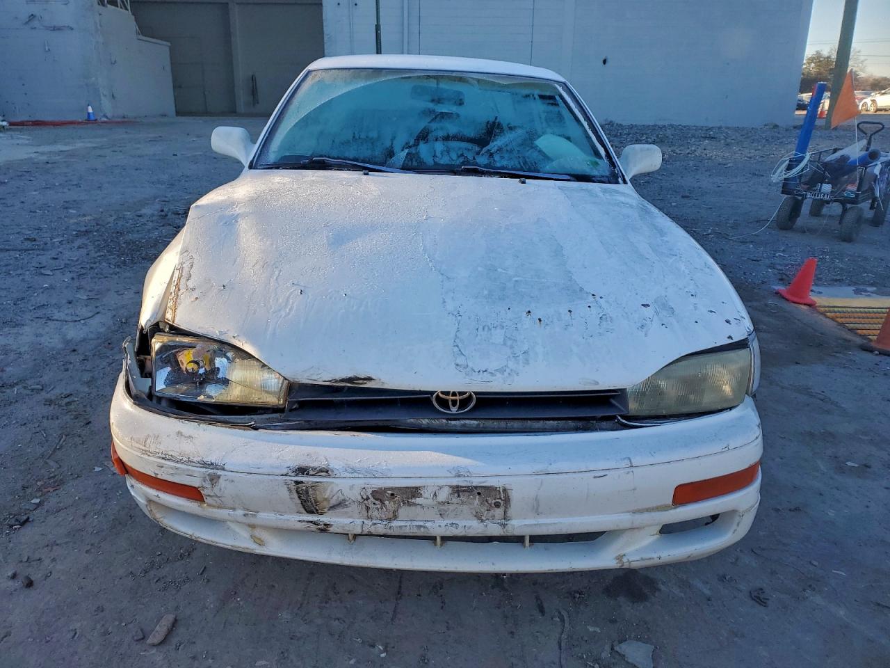 Toyota Camry Le Image 4