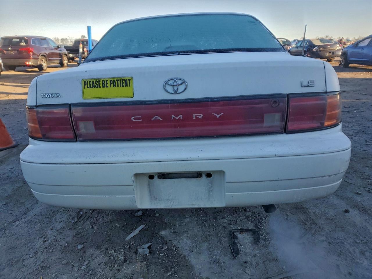 Toyota Camry Le Image 6