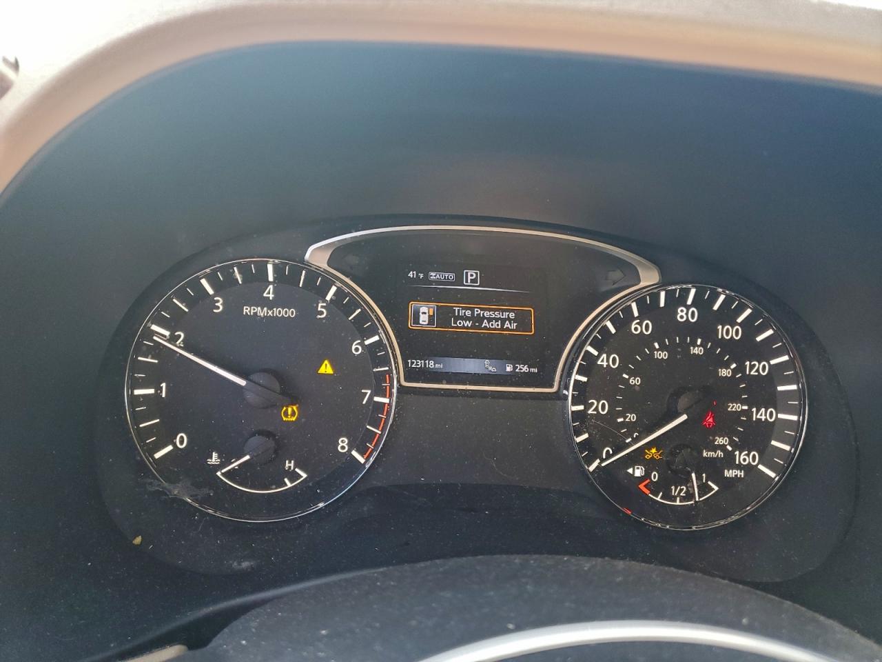 Nissan Pathfinder S Image 8