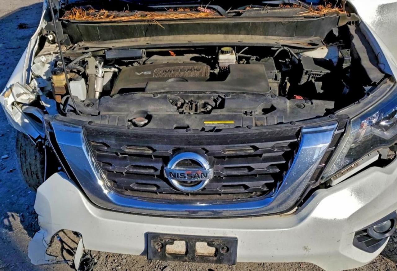 Nissan Pathfinder S Image 12