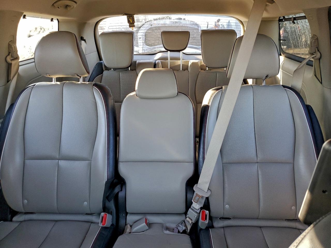 Kia Sedona Lx Image 8