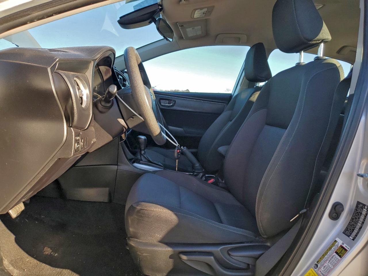 Toyota Corolla L Image 6