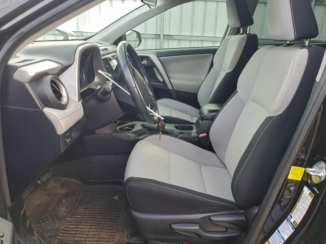 Toyota RAV4 Xle Image 6