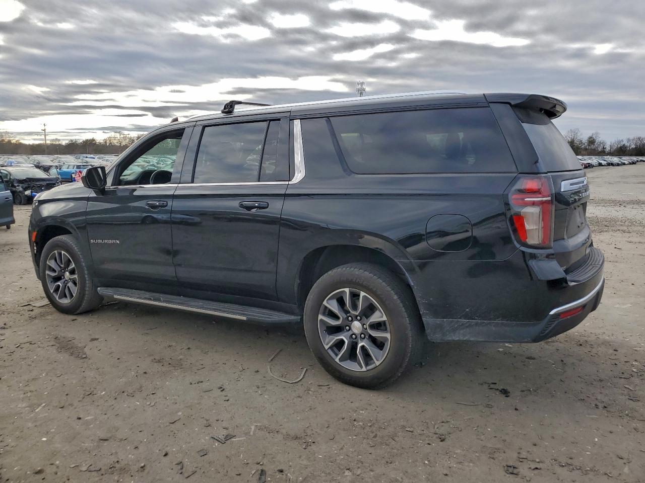 Chevrolet Suburban C1500 Lt Image 9