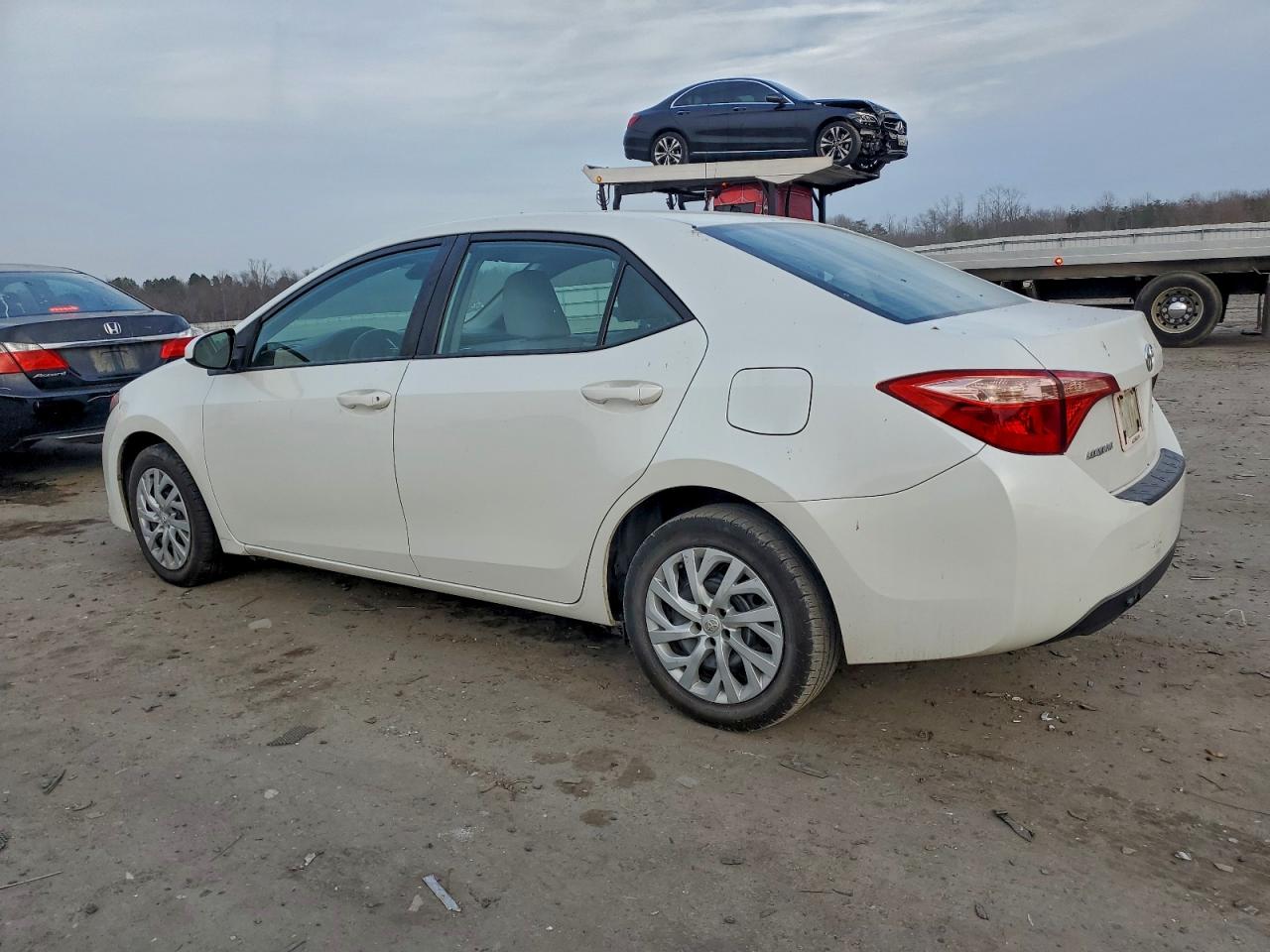 Toyota Corolla L Image 4