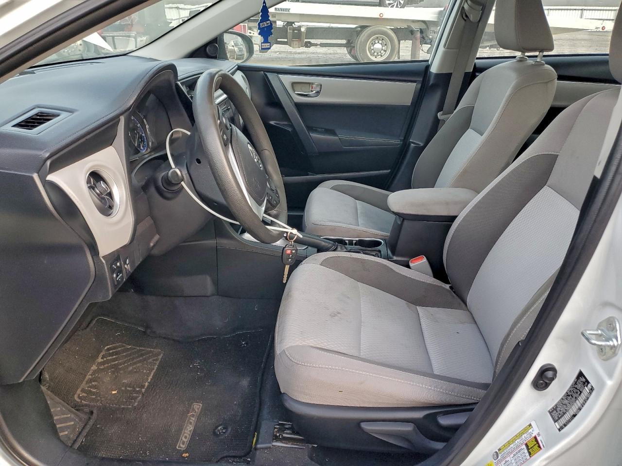 Toyota Corolla L Image 7