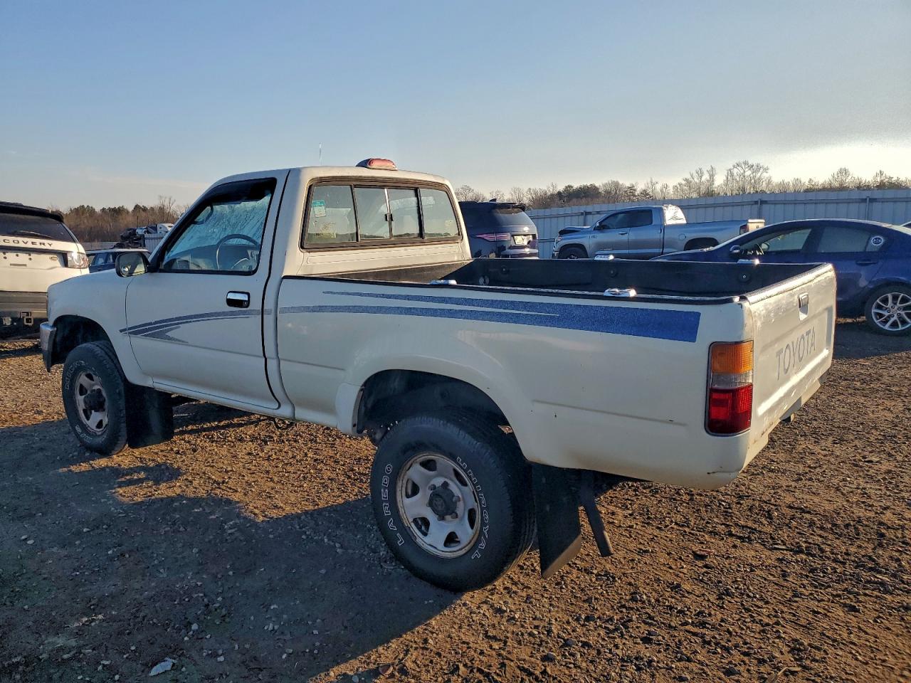 Toyota Pickup 1/2 Ton Short Wheelbase Dx Image 2