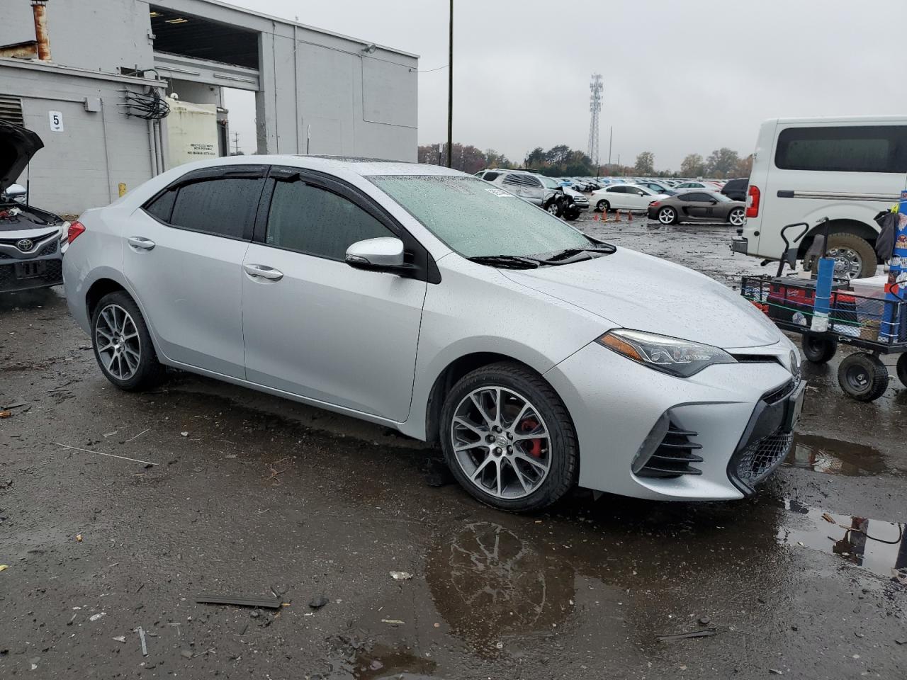 Toyota Corolla L Image 6