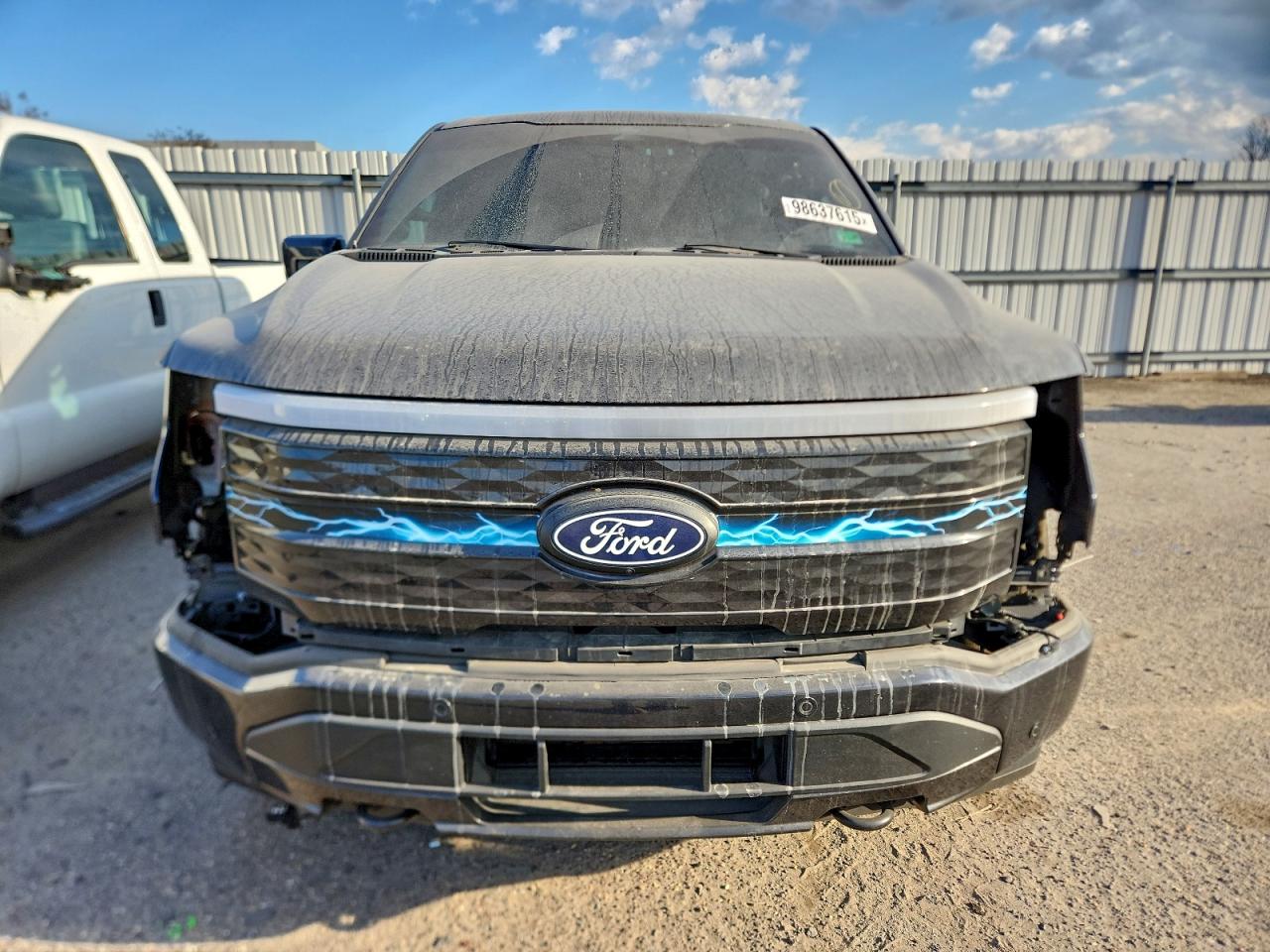 Ford F-150 Lightning Platinum Image 11