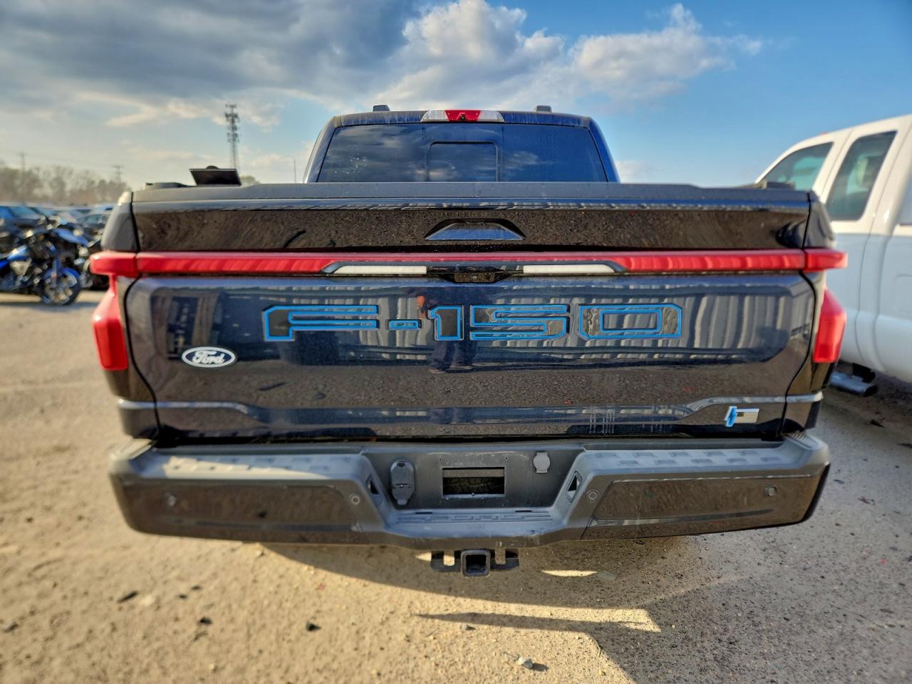 Ford F-150 Lightning Platinum Image 8