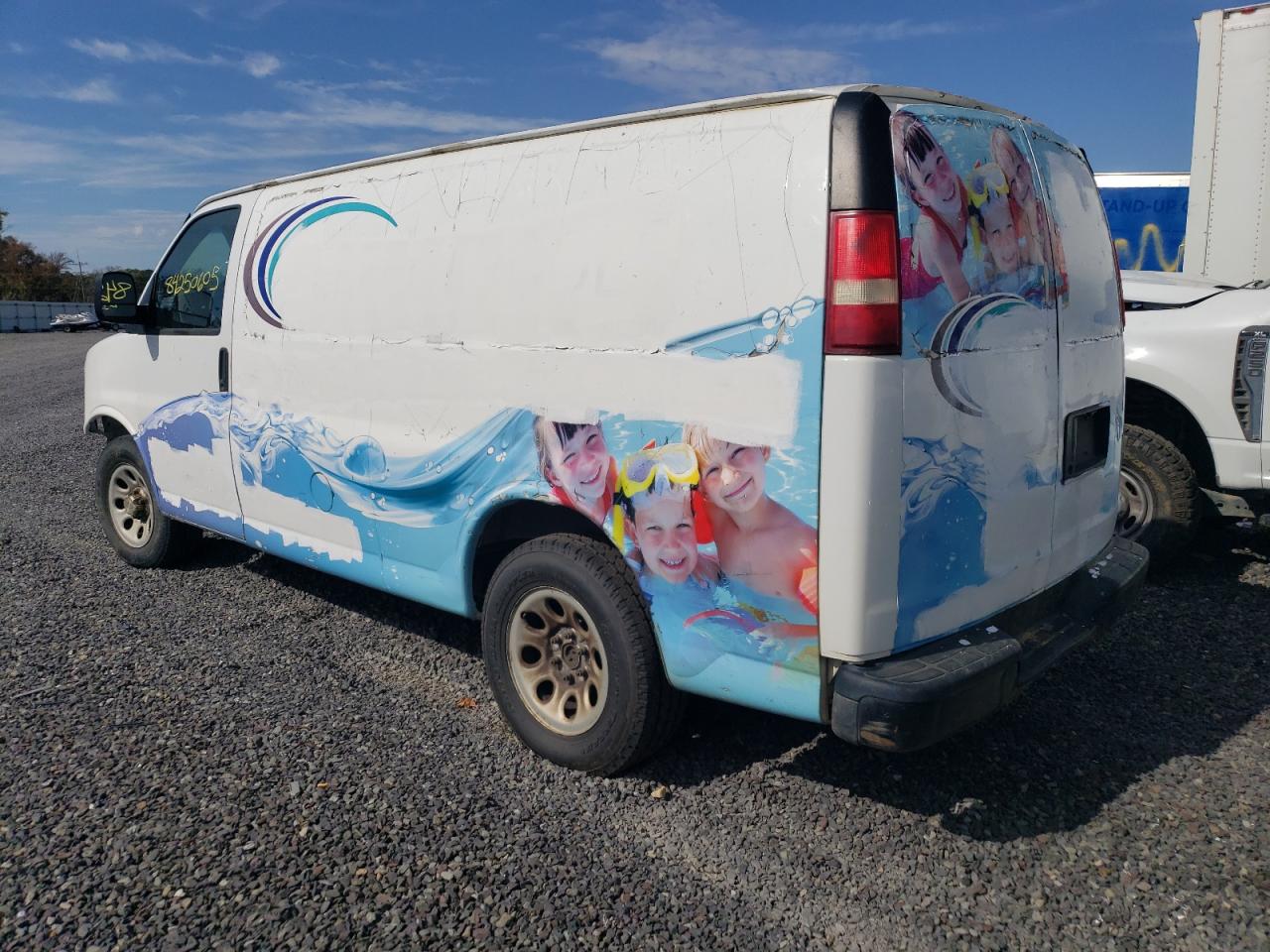 Chevrolet Express Image 3