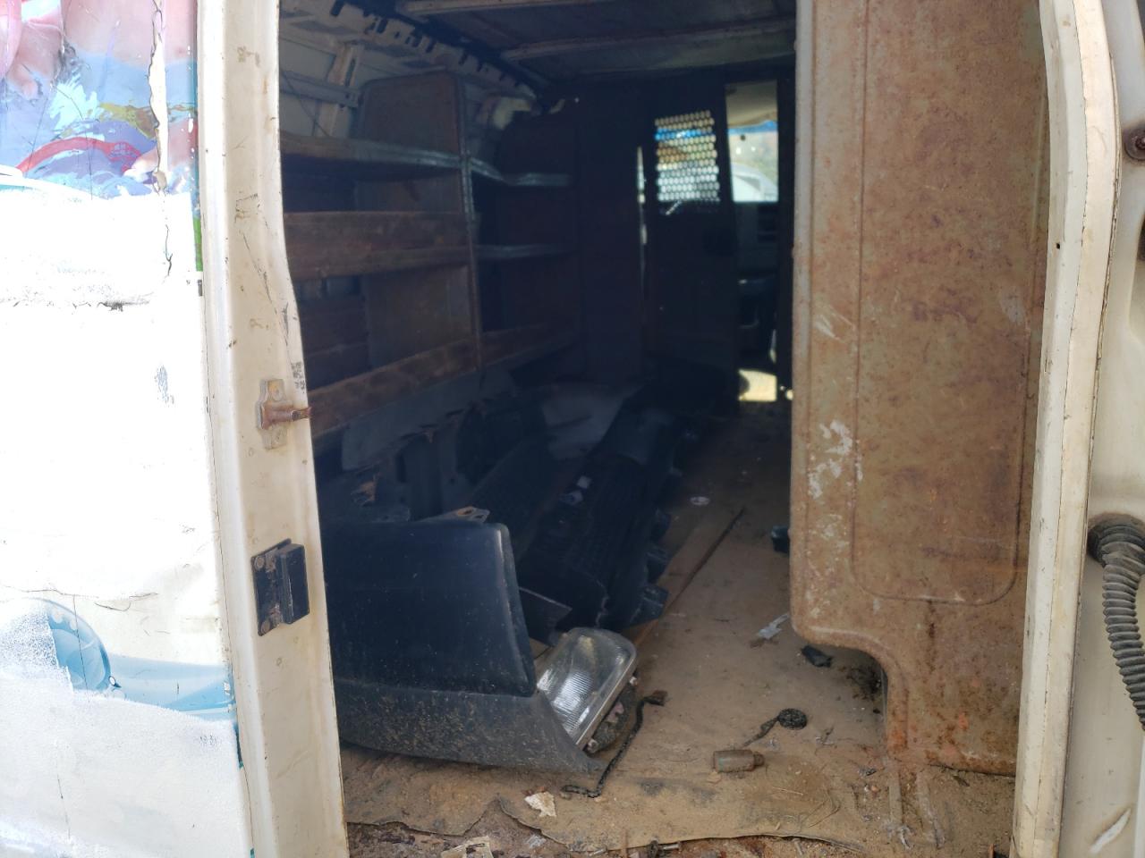 Chevrolet Express Image 12