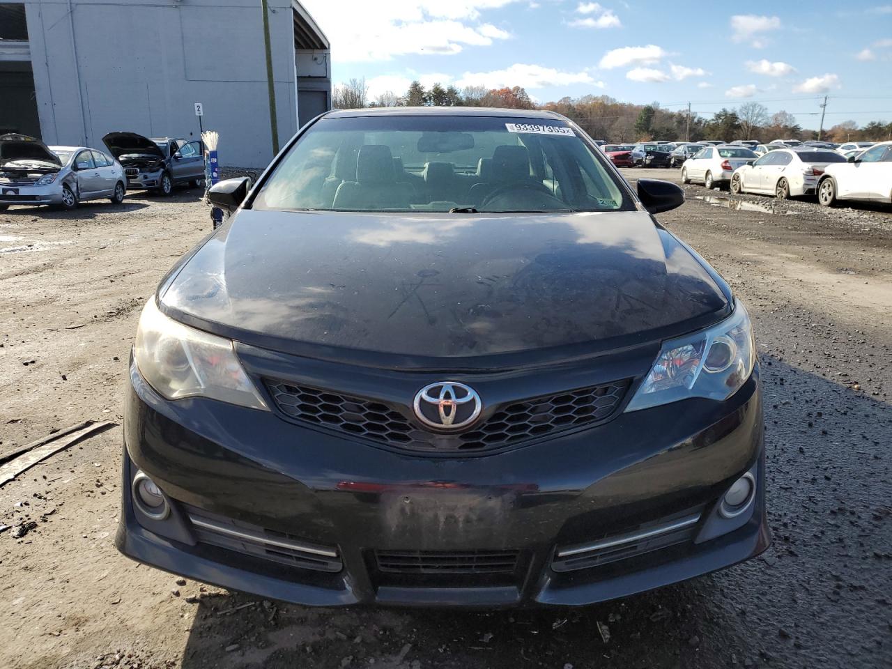 Toyota Camry Base Image 12