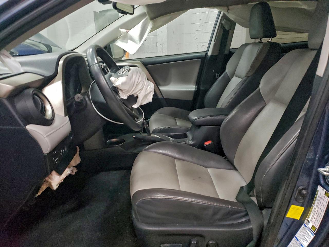 Toyota RAV4 Limited Image 9