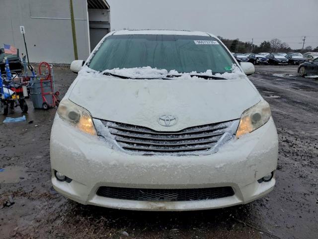 Toyota Sienna Xle Image 9