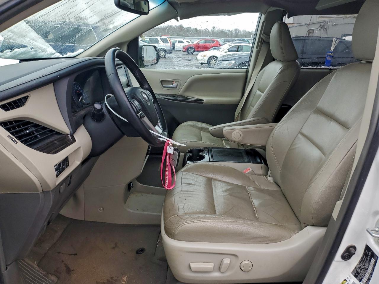 Toyota Sienna Xle Image 8