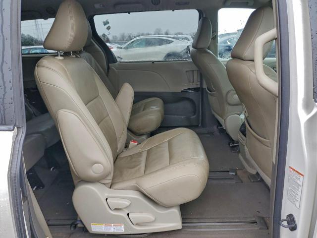Toyota Sienna Xle Image 7