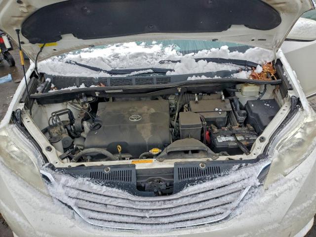 Toyota Sienna Xle Image 3