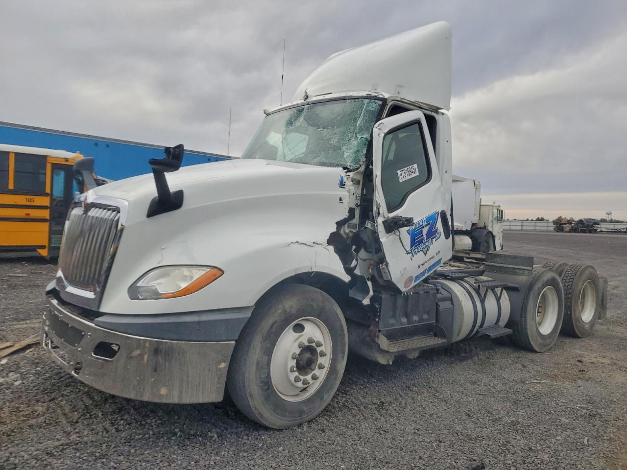 International Lt625 Image 10