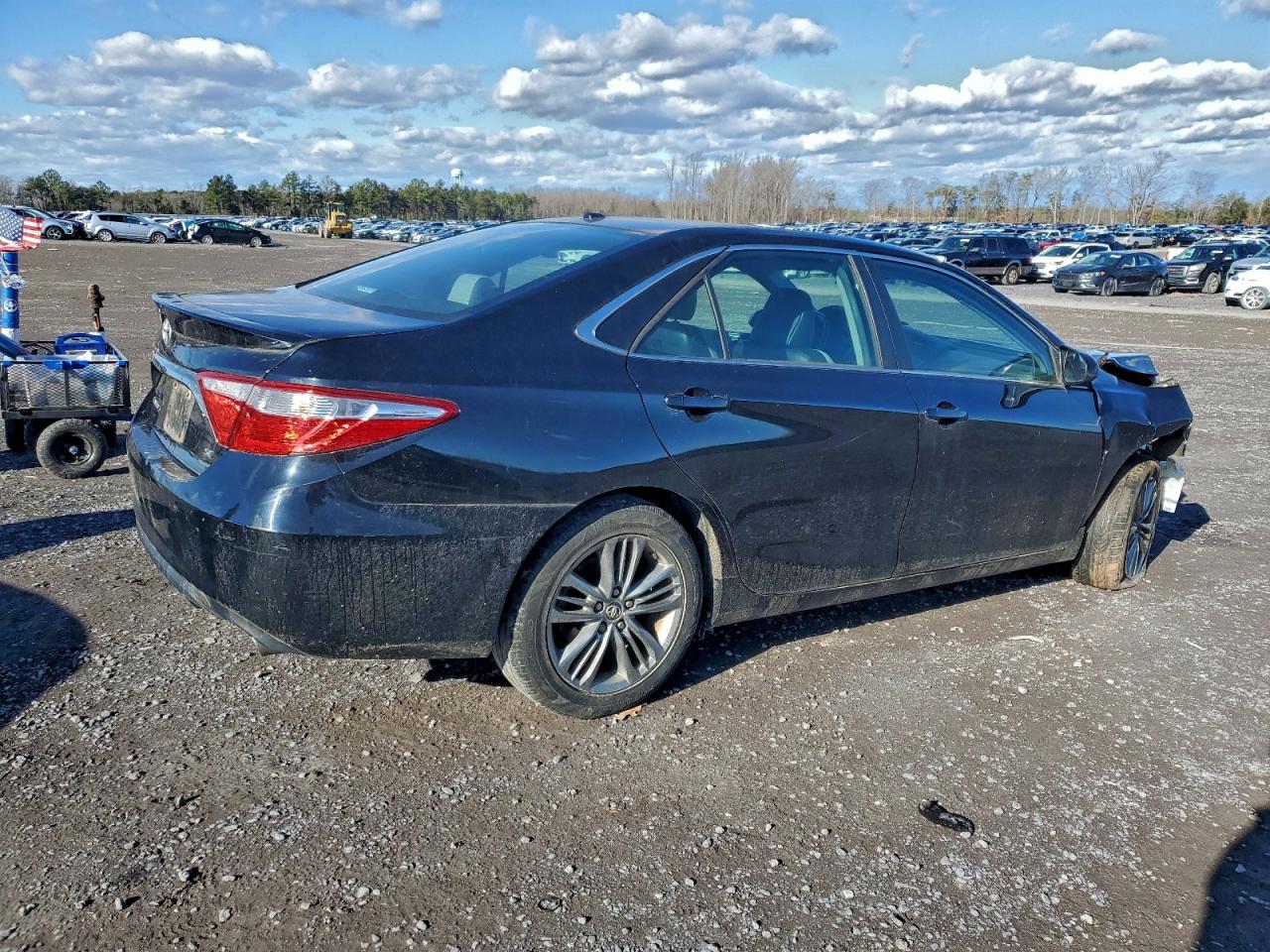 Toyota Camry Le Image 2
