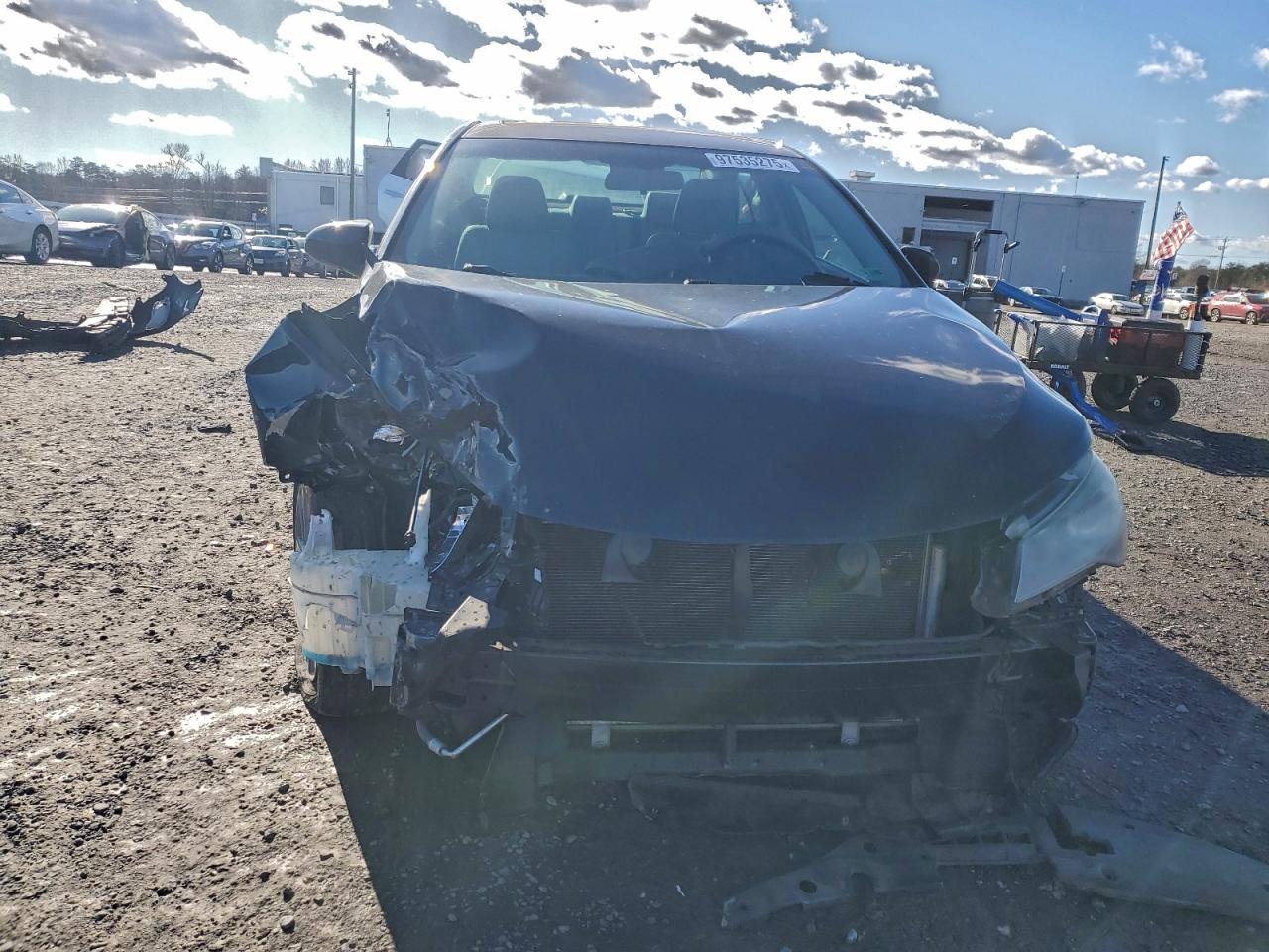 Toyota Camry Le Image 6