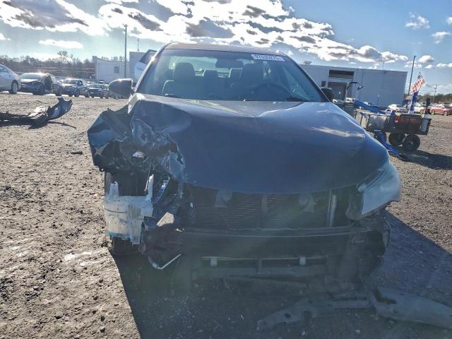 Toyota Camry Le Image 6