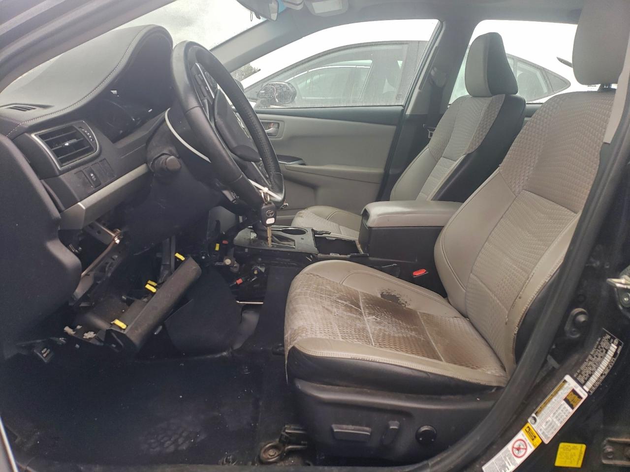 Toyota Camry Le Image 5