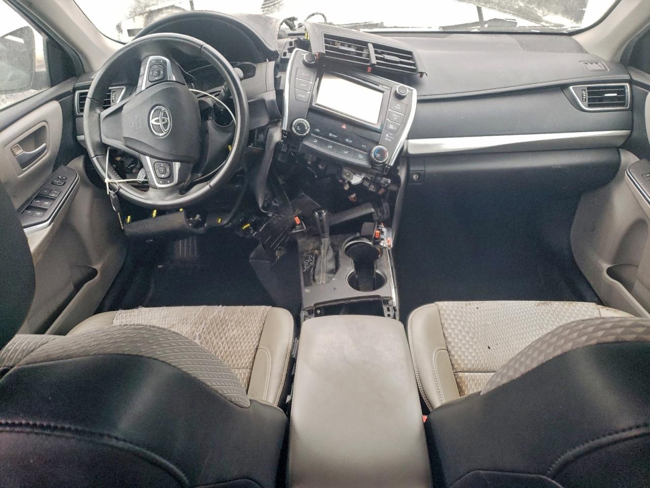 Toyota Camry Le Image 3