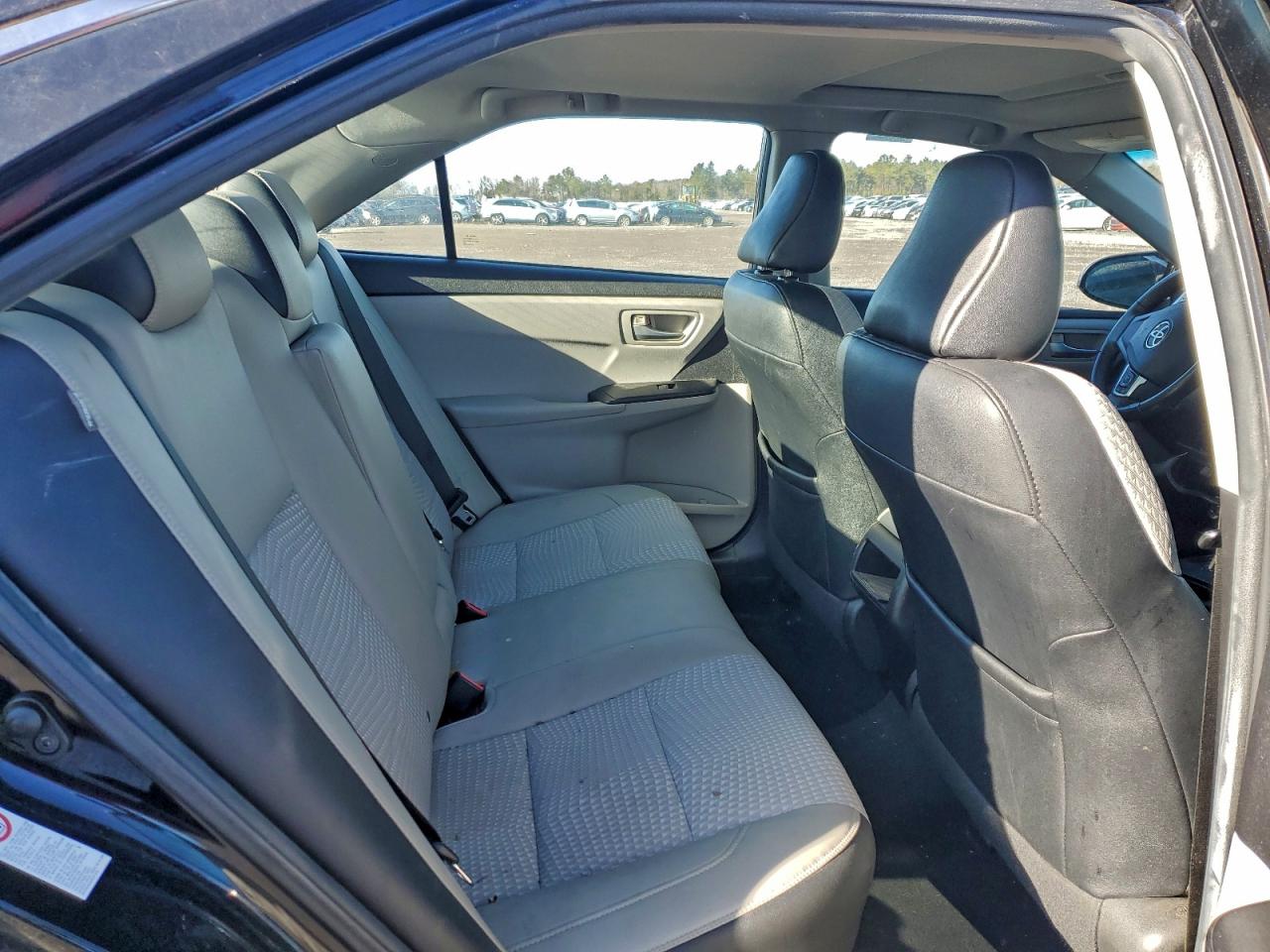 Toyota Camry Le Image 9