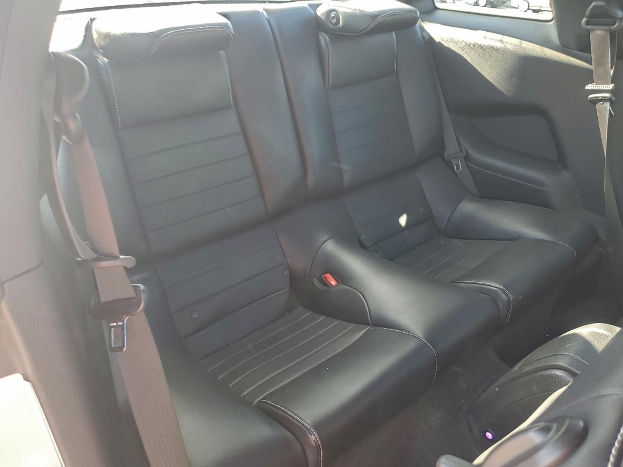 Ford Mustang Image 4