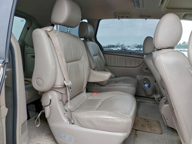 Toyota Sienna Xle Image 11