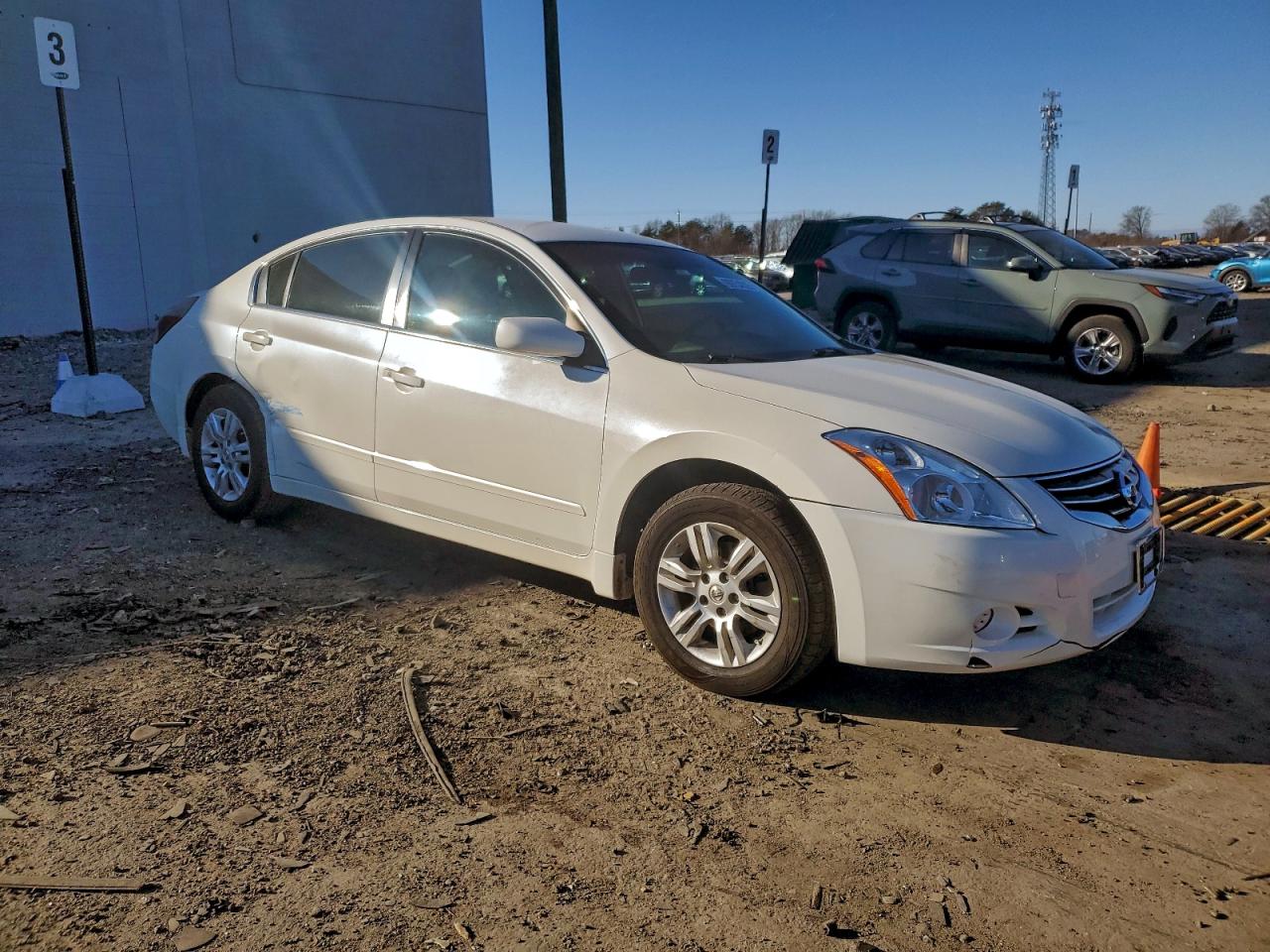 Nissan Altima Base Image 2