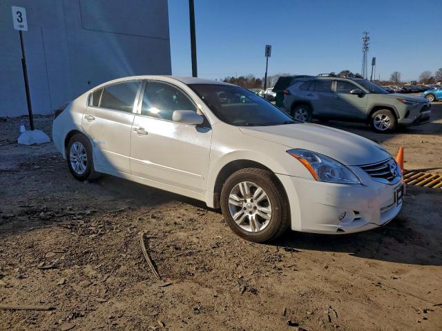 Nissan Altima Base Image 2
