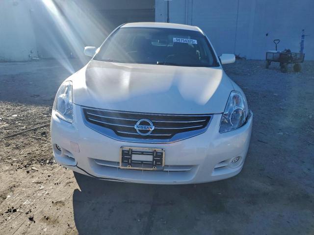 Nissan Altima Base Image 4