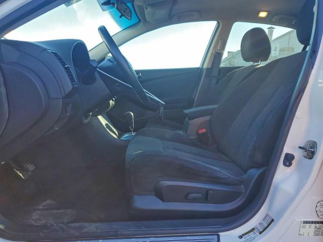 Nissan Altima Base Image 8