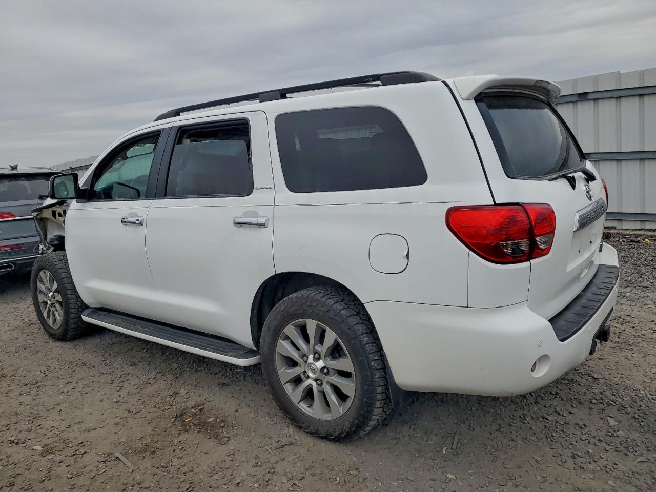 Toyota Sequoia Limited Image 3