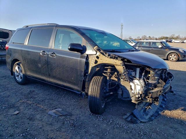 Toyota Sienna Le Image 3