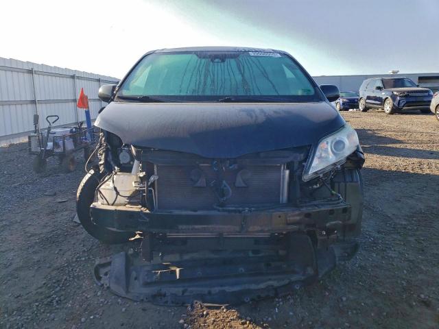 Toyota Sienna Le Image 5